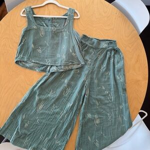 Bel Kazan Green Sleeveless Top and Pants Set
